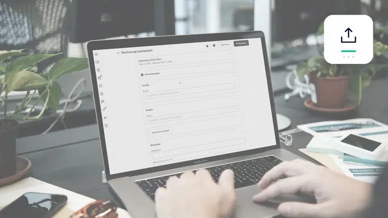digitale Rechnungserfassung an einem Laptop mit sicherem digitalen Upload – Symbolbild zum Beitrag „Forderungsmanagement und Inkasso verbinden: Reibungslose Übergaben gestalten“.