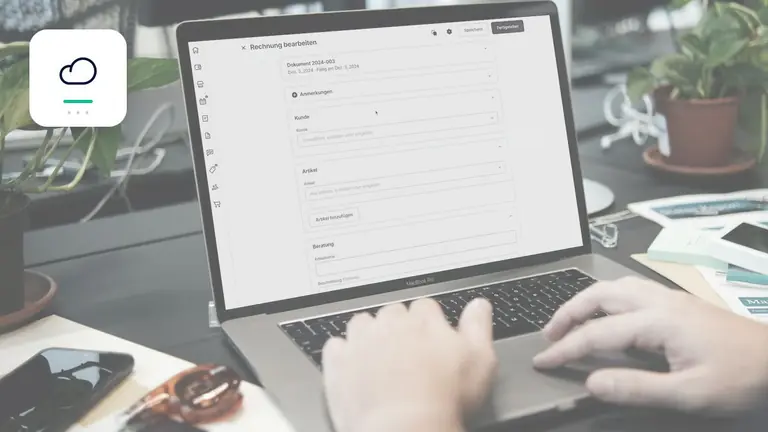 Gestión digital de facturas en un portátil con símbolo de nube y facturación – imagen editorial para «Cobro de deudas en facturas recurrentes: procesos para suscripciones y relaciones contractuales continuadas».