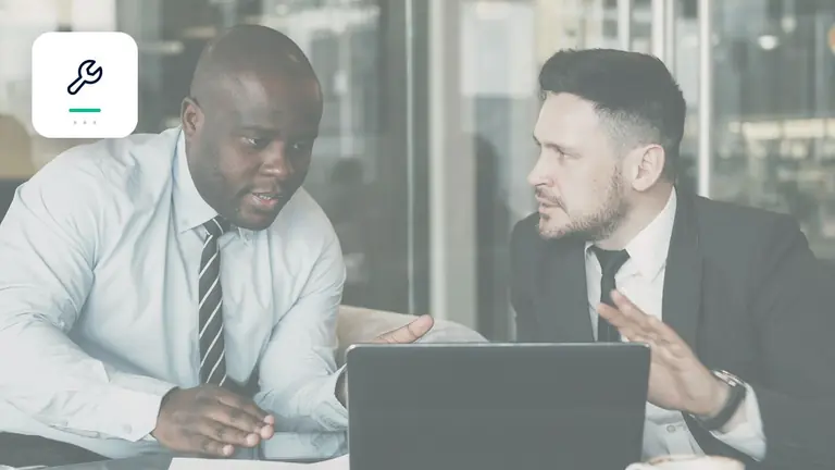 Two professionals jointly reviewing a business case with tools and documentation symbol – editorial image for “Business debt collection in construction: how to document progress payments, acceptances and change orders”.