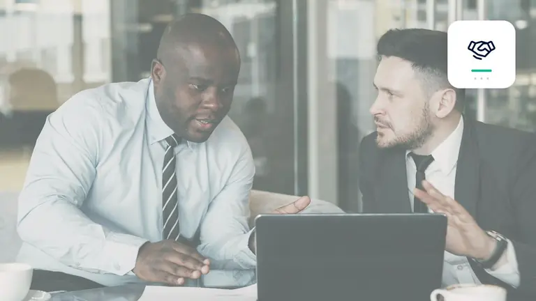 Two professionals jointly reviewing a business case with professional partnership symbol – editorial image for “Business debt collection internal or external: how to compare cost, capacity and recovery rate”.